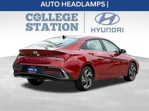 Used 2024 Hyundai Elantra SEL w/ Convenience Package FWD image 8
