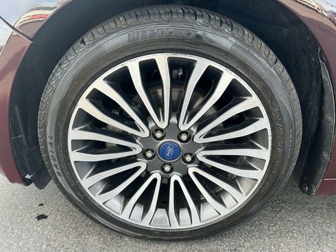 Used 2017 Ford Fusion SE w/ Fusion SE Technology Package image 23