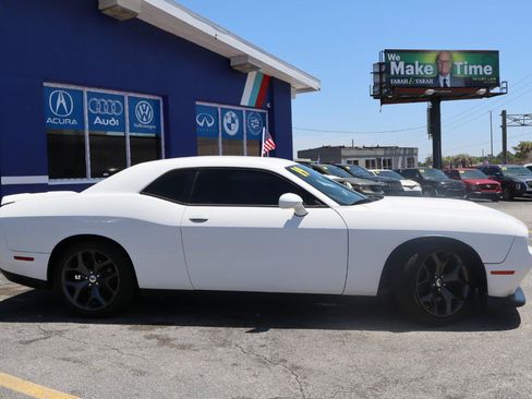 Used 2019 Dodge Challenger GT RWD image 2