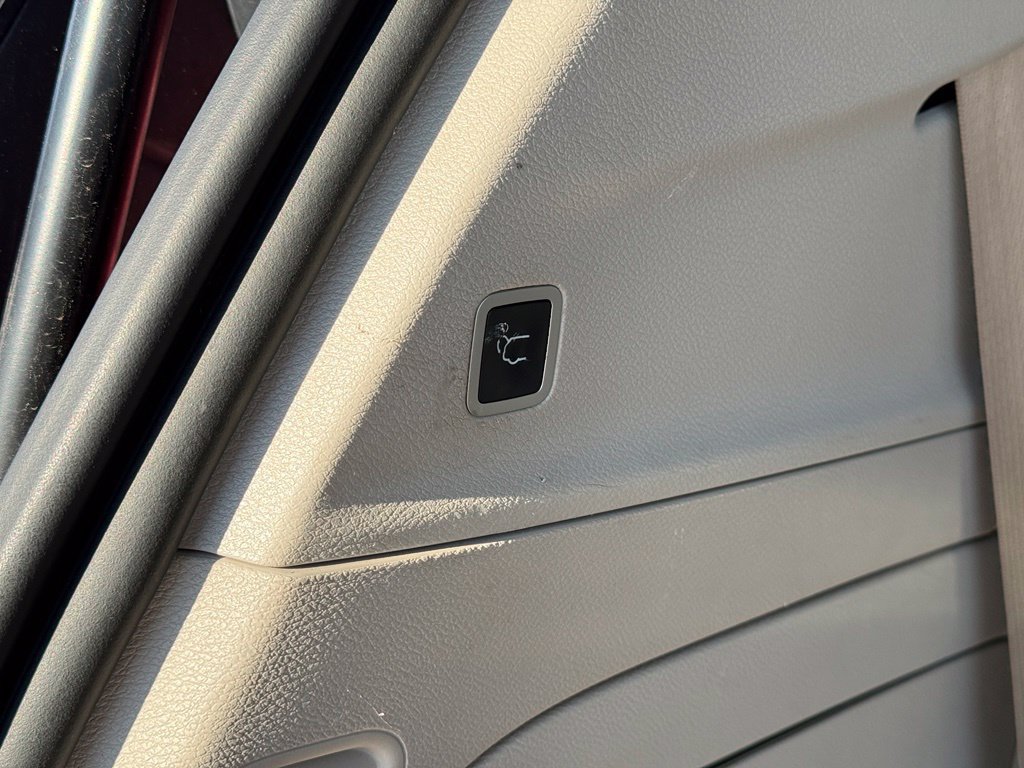 Used 2021 Chrysler Pacifica Touring-L FWD image 26