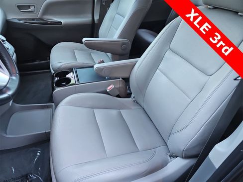 Used 2020 Toyota Sienna XLE image 15