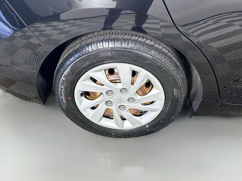 Used 2019 Hyundai Elantra SE w/ Cargo Package image 32