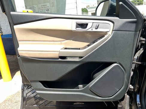 Certified 2023 Ford Explorer Limited AWD/4WD image 9