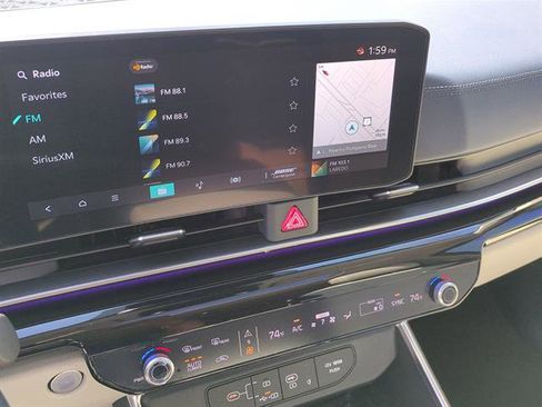 Used 2025 Kia Carnival SX Prestige image 36