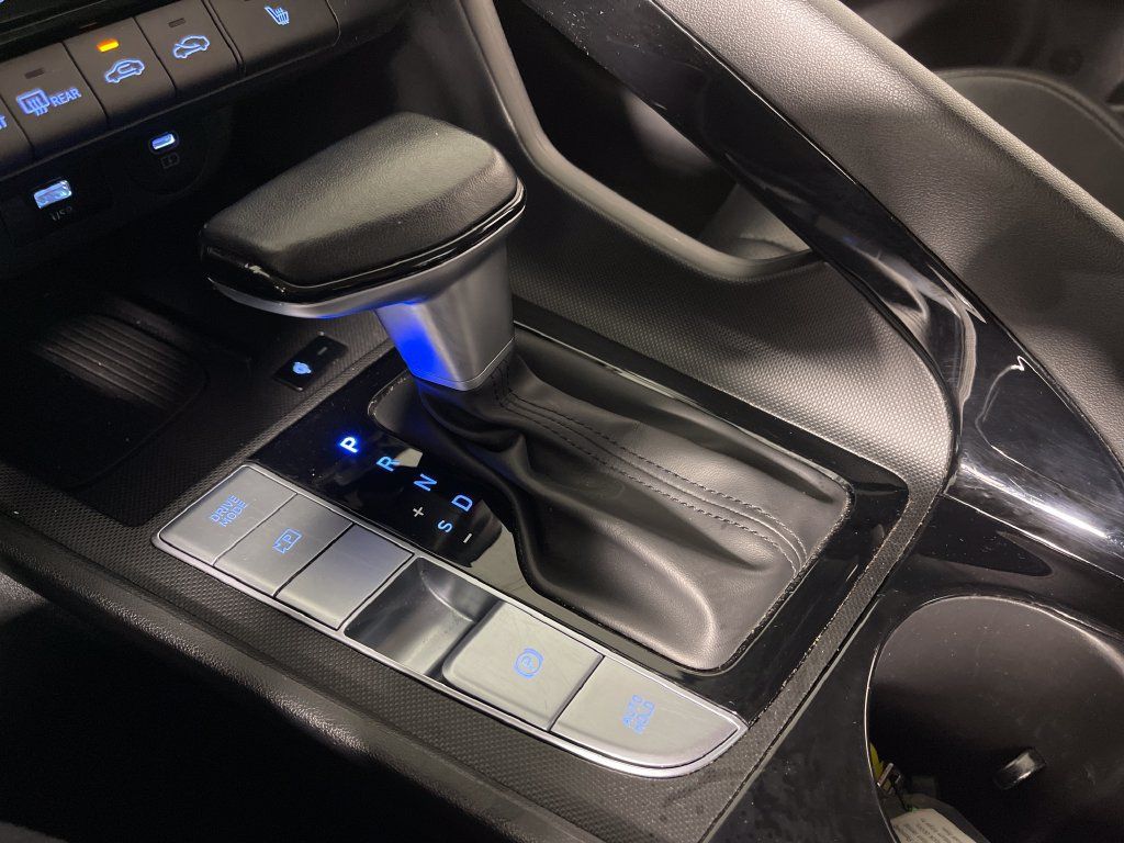 Certified 2025 Hyundai Elantra Limited FWD image 25