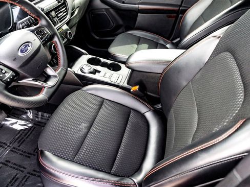 Used 2025 Ford Escape ST-Line image 14