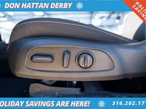 Used 2023 GMC Acadia SLE w/ Driver Convenience Package image 16