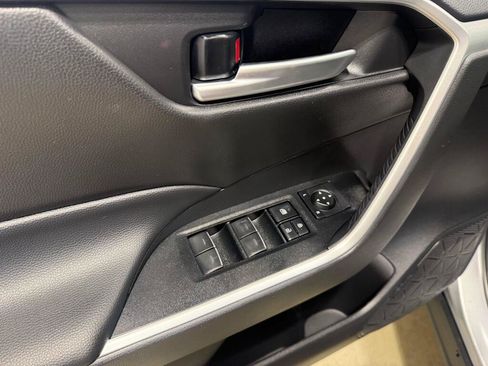 Used 2025 Toyota RAV4 XLE AWD/4WD image 24