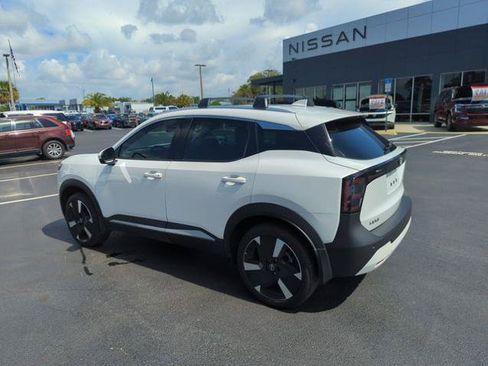 Certified 2025 Nissan Kicks SR FWD image 9