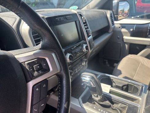 Used 2015 Ford F150 Lariat w/ Equipment Group 502A Luxury AWD/4WD image 4