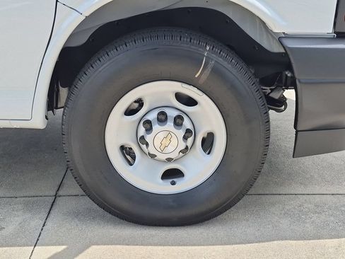 New 2026 Chevrolet Express 3500 RWD image 22
