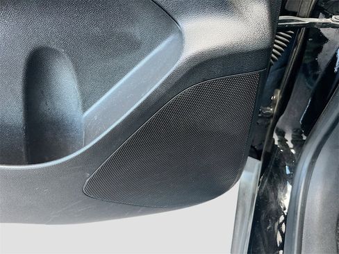 Used 2022 Chevrolet Bolt LT image 18