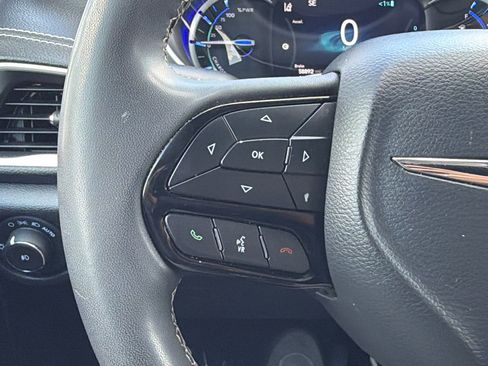 Used 2024 Chrysler Pacifica Limited FWD image 21
