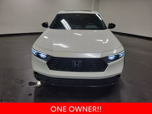 Used 2025 Honda Accord Sport image 3