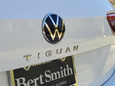 Used 2022 Volkswagen Tiguan SEL R-Line image 5