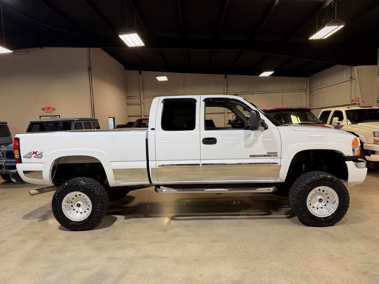Used 2005 GMC Sierra 2500 SLT w/ Heavy-Duty Power Package AWD/4WD image 6