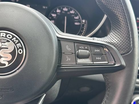 Used 2022 Alfa Romeo Giulia Ti AWD/4WD image 37