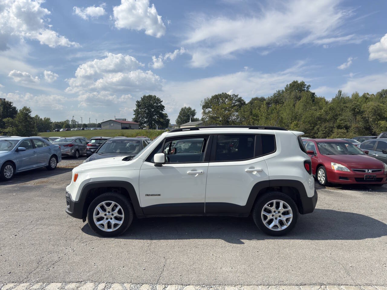 Used 2015 Jeep Renegade Latitude AWD/4WD image 3