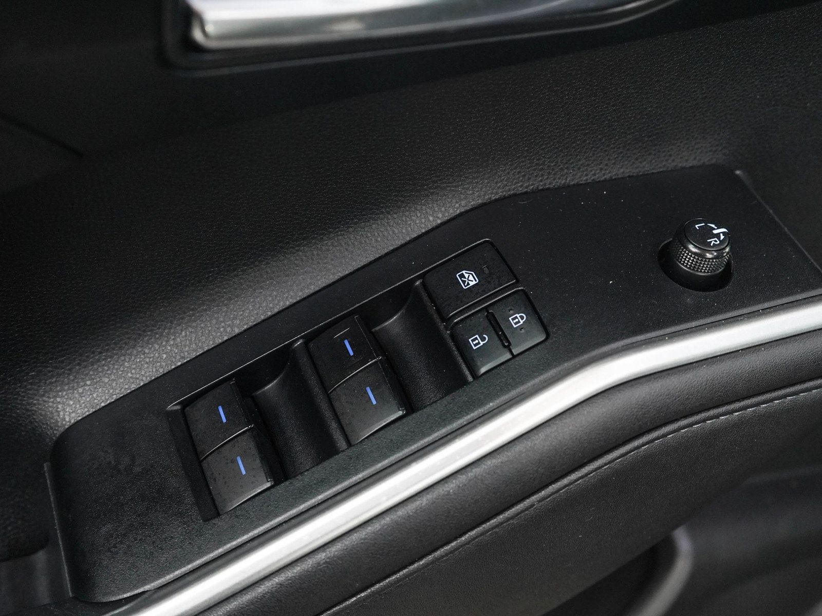 Used 2020 Toyota Highlander XLE AWD/4WD image 22