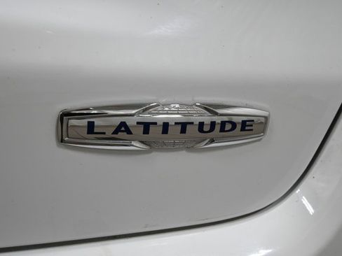 Used 2024 Jeep Compass Latitude image 19