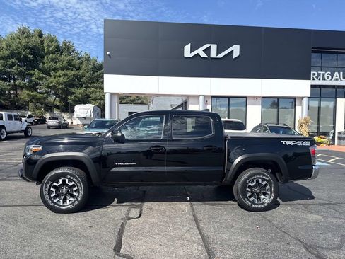 Used 2023 Toyota Tacoma TRD Off-Road image 2