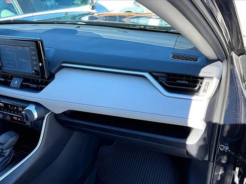 Used 2019 Toyota RAV4 XLE image 23