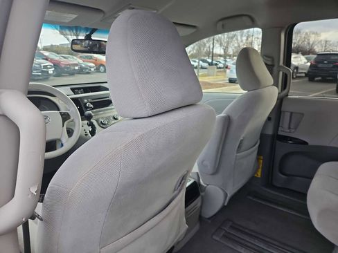 Used 2011 Toyota Sienna LE image 17