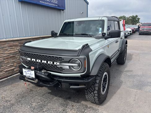 Used 2024 Ford Bronco Badlands w/ Sasquatch Package AWD/4WD image 2