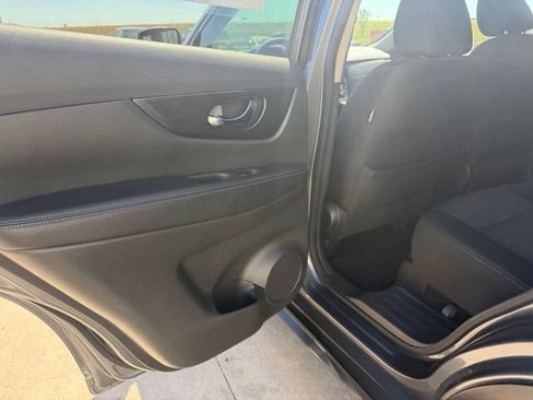 Used 2017 Nissan Rogue S w/ S Family Package FWD image 11