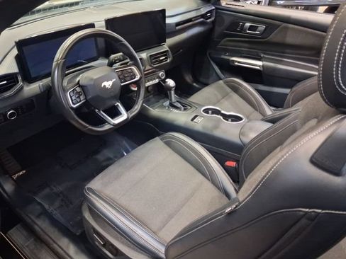 Used 2024 Ford Mustang Convertible RWD image 5
