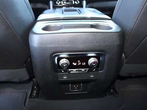 Used 2022 GMC Yukon SLT w/ SLT Luxury Package image 19