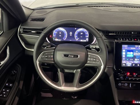 New 2025 Jeep Grand Cherokee Laredo w/ Luxury Tech Group I image 28