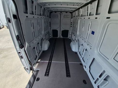 Used 2026 Mercedes-Benz Sprinter 2500 image 18
