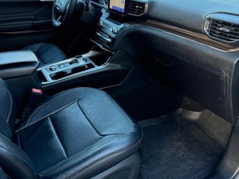 Used 2020 Ford Explorer Limited image 17