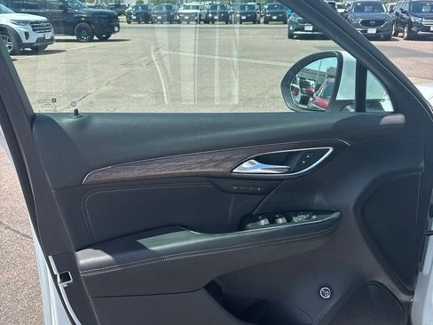 Used 2022 Buick Envision Avenir w/ Technology Package II AWD/4WD image 11