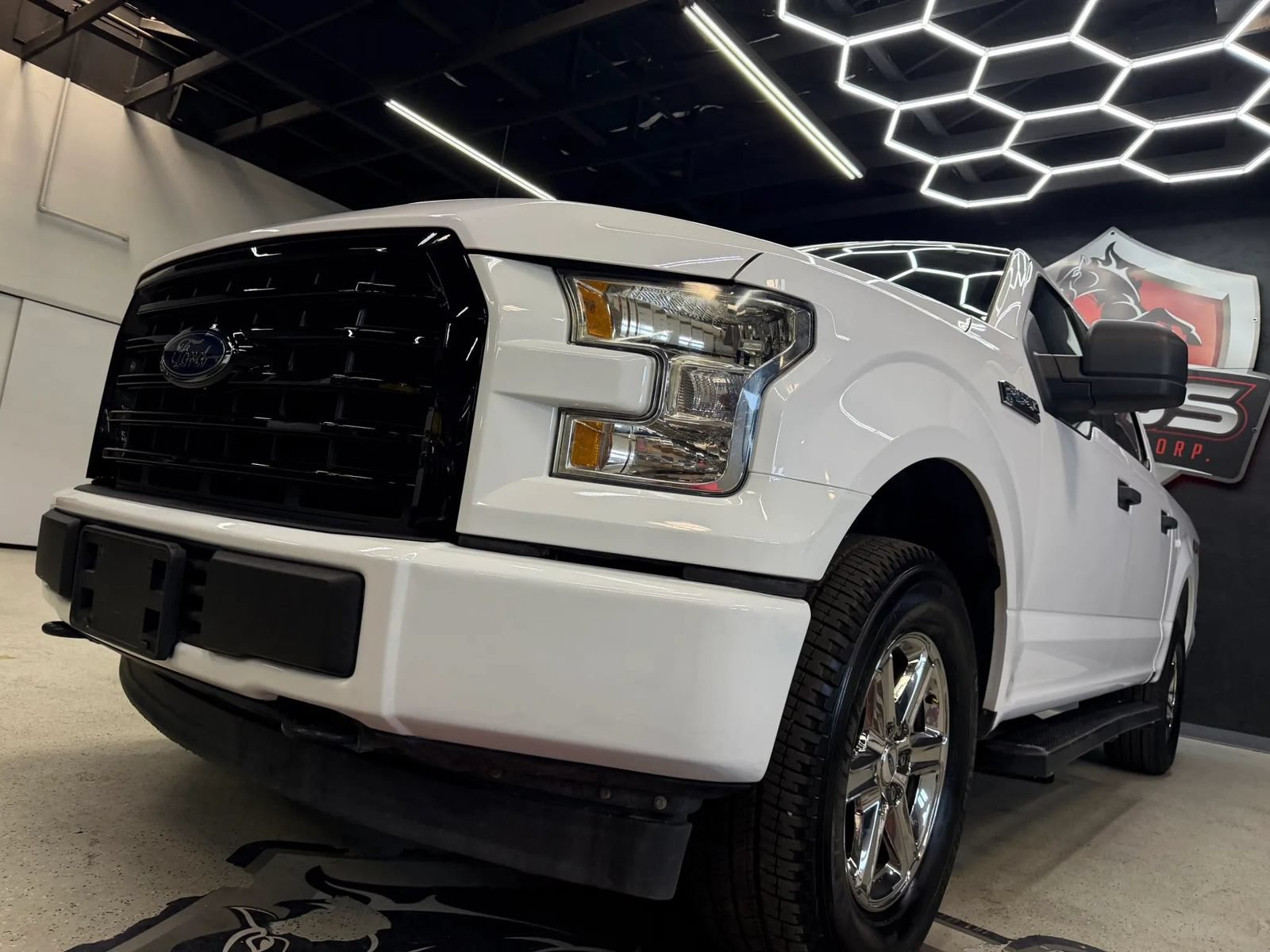 Used 2017 Ford F150 XL w/ XL Power Equipment Group AWD/4WD image 3