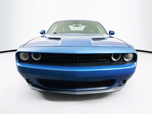 Used 2023 Dodge Challenger SXT w/ Plus Package RWD image 2