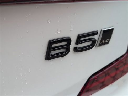 Certified 2024 Volvo S60 B5 Plus image 10