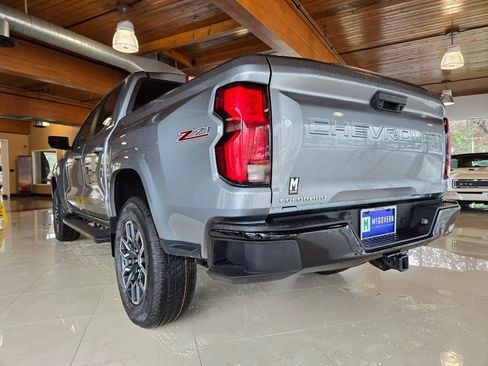 Used 2023 Chevrolet Colorado Z71 w/ Z71 Convenience Package 2 AWD/4WD image 3