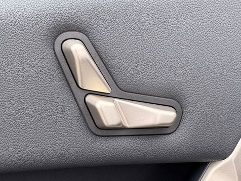 Used 2025 BMW iX xDrive50 image 20