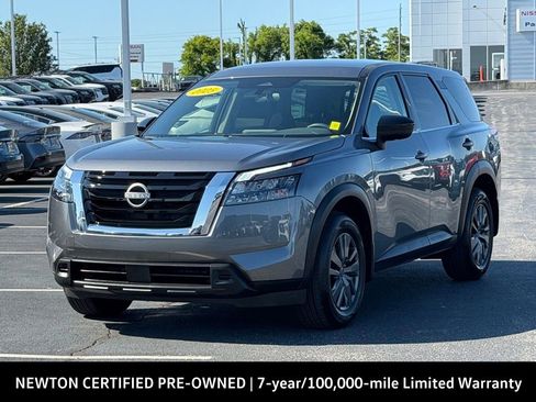Used 2025 Nissan Pathfinder S FWD image 12