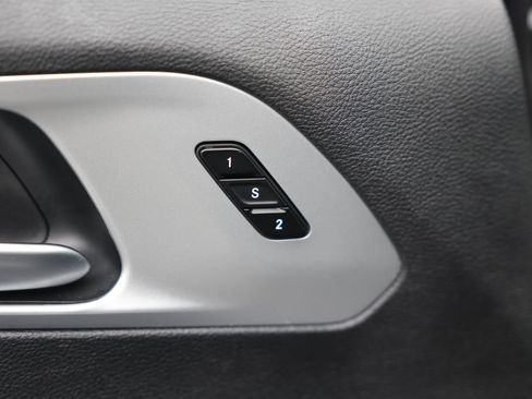 Used 2024 Chrysler Pacifica Limited FWD image 22