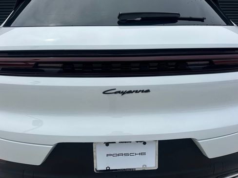Certified 2024 Porsche Cayenne AWD/4WD image 14