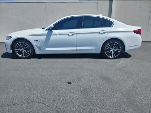 Used 2023 BMW 530e w/ Premium Package RWD image 4
