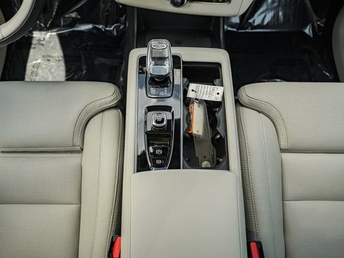 Used 2025 Volvo XC90 T8 Ultra w/ Protection Package Premier AWD/4WD image 26