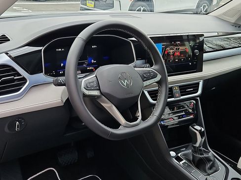 New 2026 Volkswagen Taos SE AWD/4WD image 19