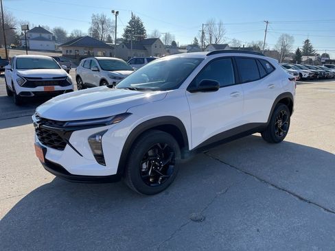 New 2026 Chevrolet Trax LT w/ Sunroof Package image 1