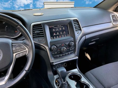 Used 2019 Jeep Grand Cherokee Laredo w/ Security & Convenience Group image 6