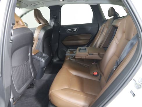 Used 2019 Volvo XC60 T5 Momentum w/ Multimedia Package image 48