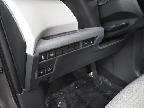 Used 2024 Toyota Sienna LE image 9